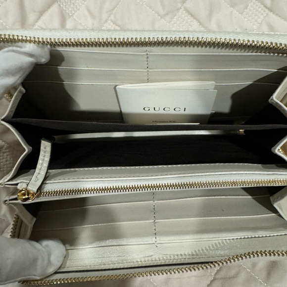 ๐FULL INCLUSION! NWOT GUCCI HORSEBIT IVORY ZIPPY CONTINENTAL WALLET 4โx 8โ - Picture 4 of 8